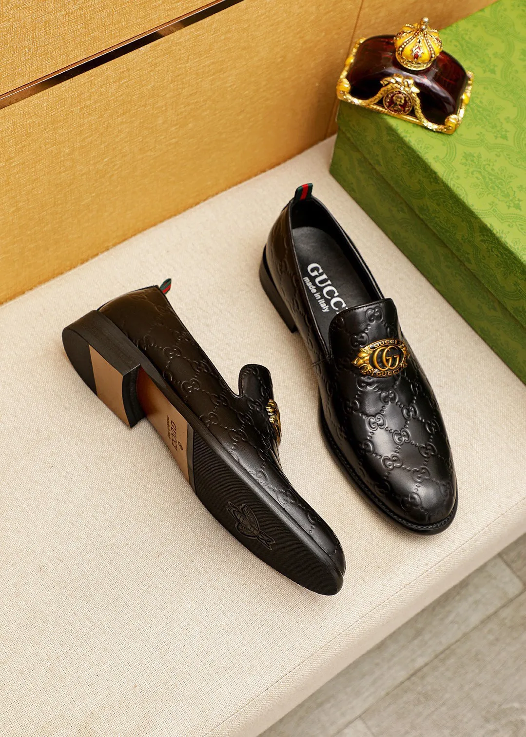 Men's shoes 💰400 💐 Product trademark: GUCCI "Gucci" casual leather shoes Regular size: 39-44 (38.45.46🉑️Customized) Product materials: Selected imported first-layer calfskin embossed upper + original hardware buckle, imported 🐑 sheepskin lining. Strong three-dimensional visual effect, combined outsole Color: 1⃣️color optional